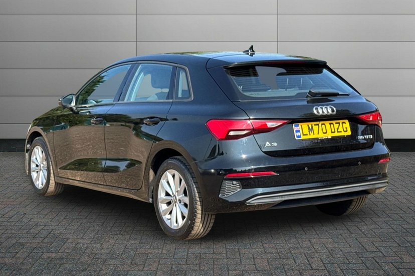 Audi A3 1.5 Tfsi 35 Technik Sportback 1 LM70DZG Black #3