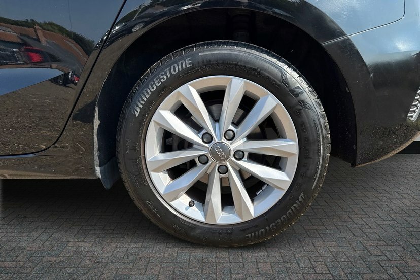 Audi A3 1.5 Tfsi 35 Technik Sportback 1 LM70DZG Black #5