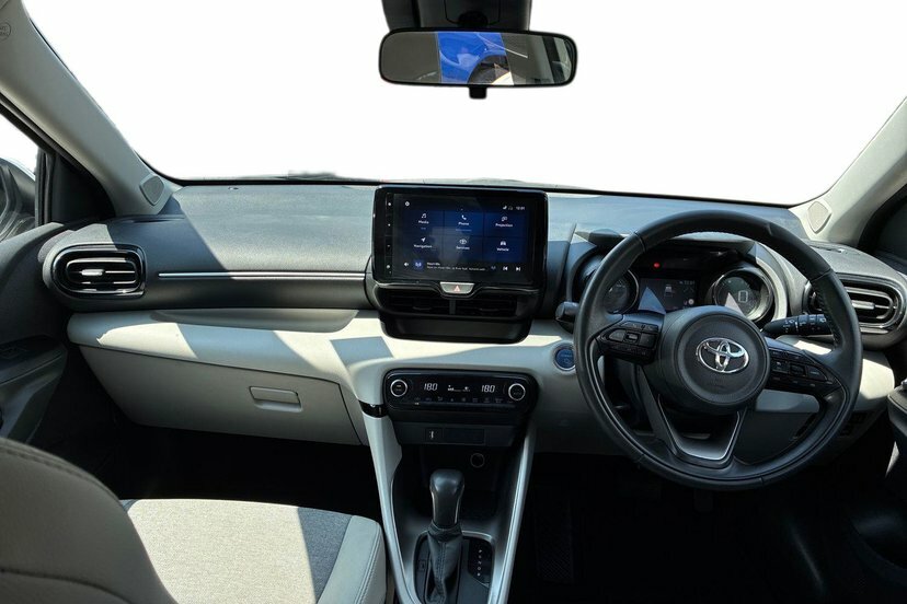Toyota Yaris 1.5 Vvt-h Excel Hatchback Hybrid E-cvt White #5