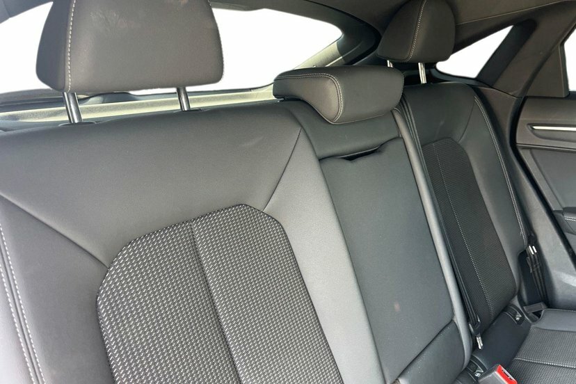 Audi Q3 Sport White #8