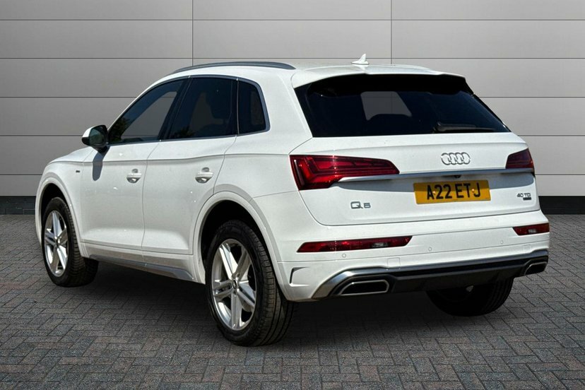 Audi Q5 2.0 Tdi 40 S Line Suv S Tronic Quattro White #3