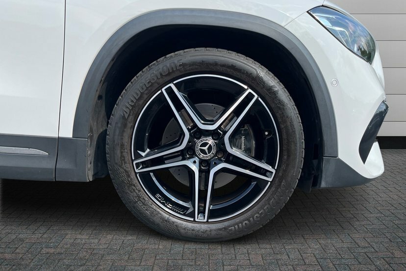 Mercedes-Benz GLA Class Gla200 Amg Line Executive Suv FX72OWA White #4
