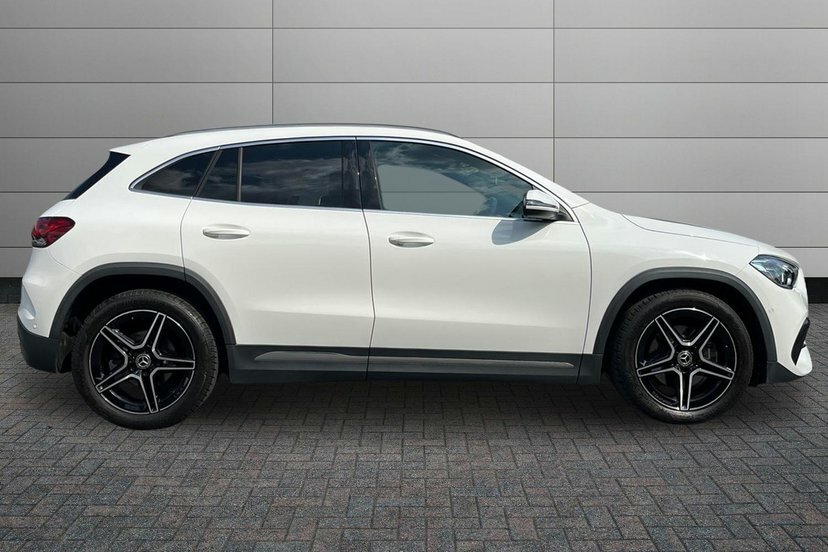 Mercedes-Benz GLA Class Gla200 Amg Line Executive Suv FX72OWA White #3