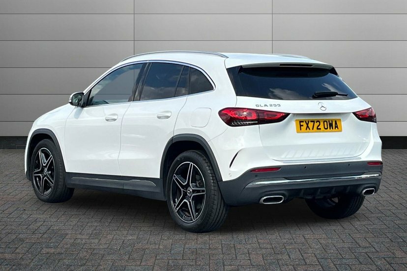 Mercedes-Benz GLA Class Gla200 Amg Line Executive Suv FX72OWA White #2