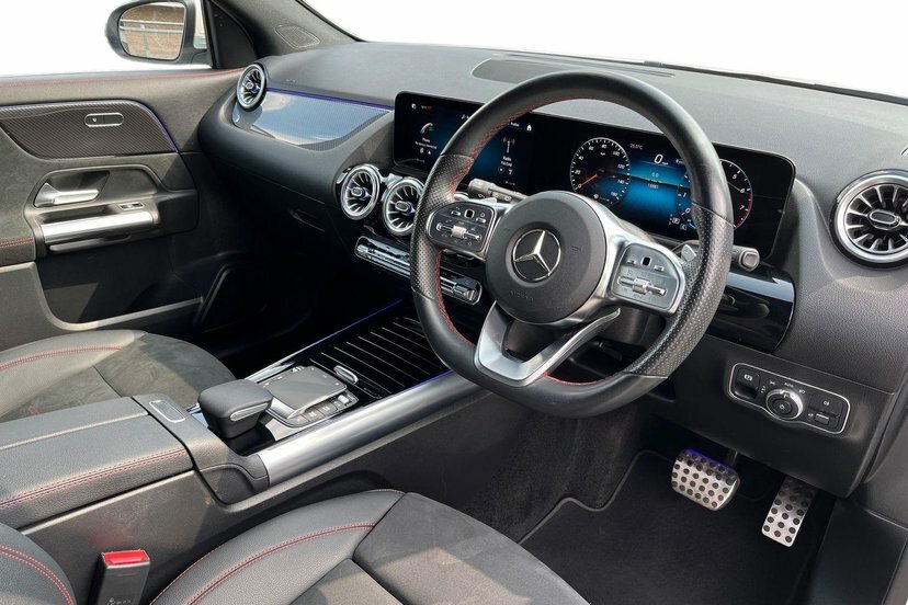 Mercedes-Benz GLA Class Gla200 Amg Line Executive Suv FX72OWA White #5