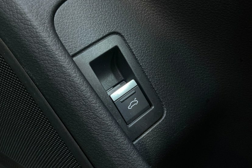 Audi A6 Saloon Sport Black #38