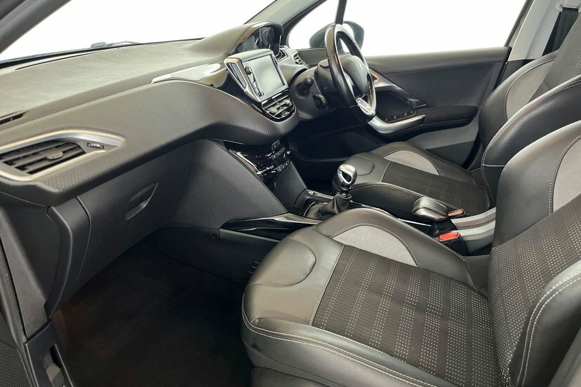 Peugeot 2008 1.2 Puretech Allure Grey #2