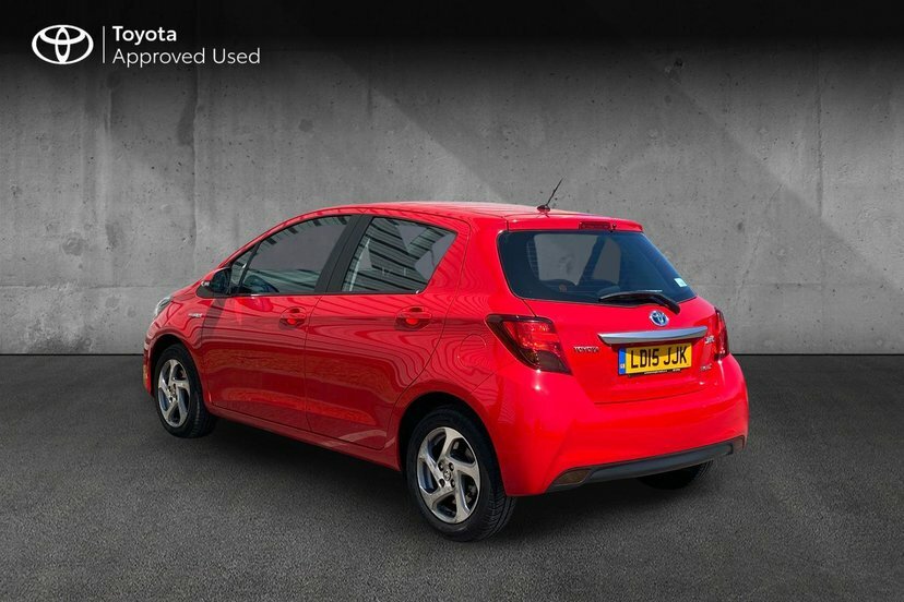 Toyota Yaris 1.5 Vvt-h Icon Hatchback Hybrid E-cvt Red #4