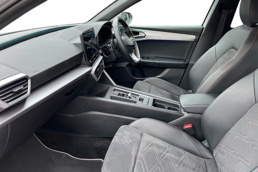 Seat Leon 1.5 Etsi Mhev Fr Estate Hybrid Dsg 150 White #2