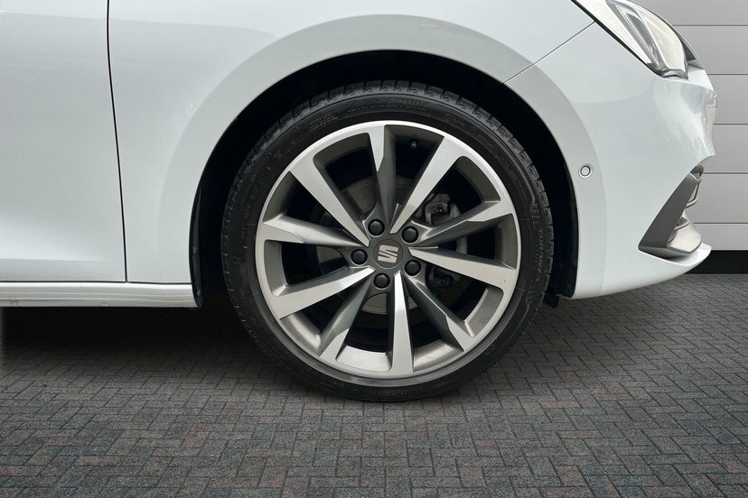 Seat Leon 1.5 Etsi Mhev Fr Estate Hybrid Dsg 150 White #5