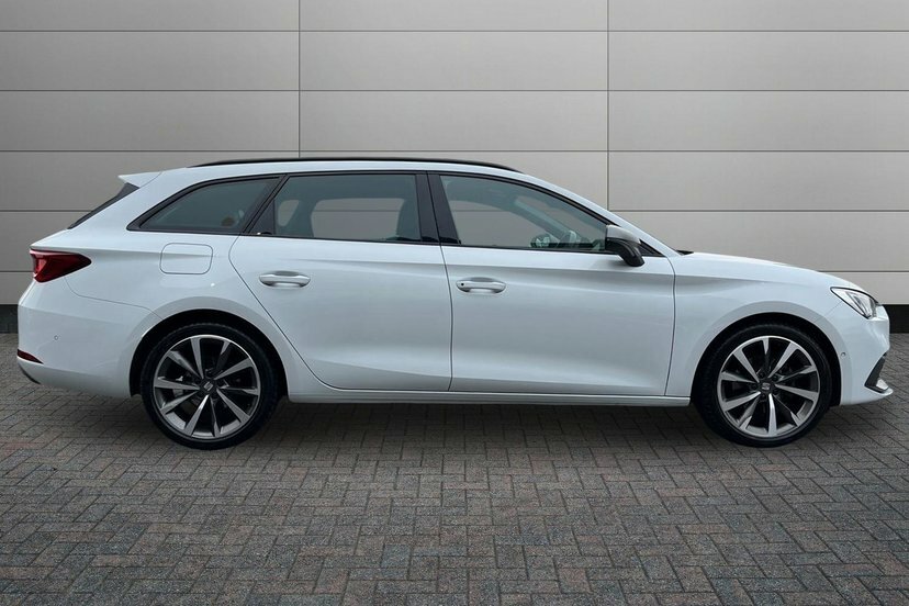 Seat Leon 1.5 Etsi Mhev Fr Estate Hybrid Dsg 150 White #4
