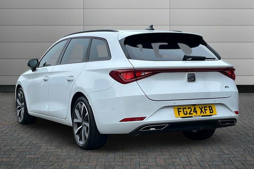 Seat Leon 1.5 Etsi Mhev Fr Estate Hybrid Dsg 150 White #3