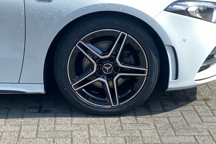 Mercedes-Benz A Class A180 Amg Line Edition Executive WX72XDF White #4