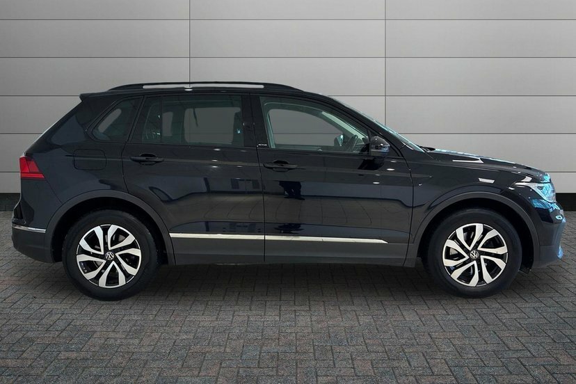 Volkswagen Tiguan 2.0 Tdi Active Suv Dsg 150 Ps EN22FLH Black #4