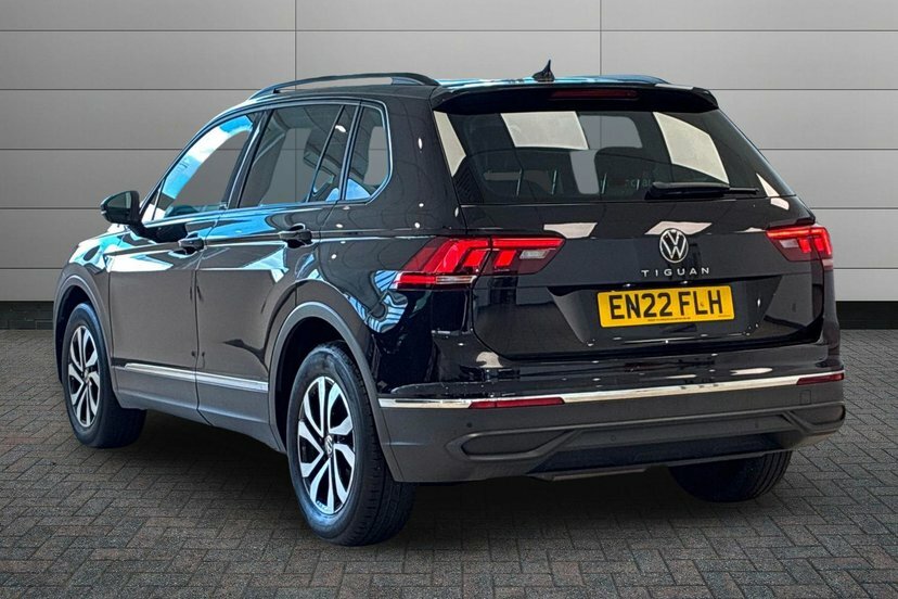 Volkswagen Tiguan 2.0 Tdi Active Suv Dsg 150 Ps EN22FLH Black #3