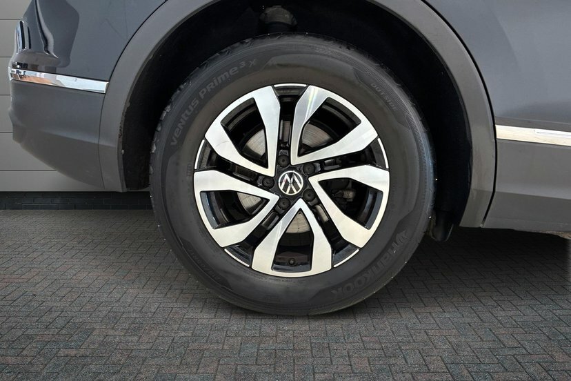 Volkswagen Tiguan 2.0 Tdi Active Suv Dsg 150 Ps EN22FLH Black #5
