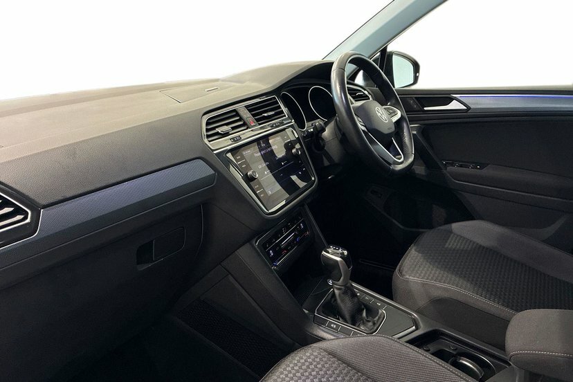 Volkswagen Tiguan 2.0 Tdi Active Suv Dsg 150 Ps EN22FLH Black #2