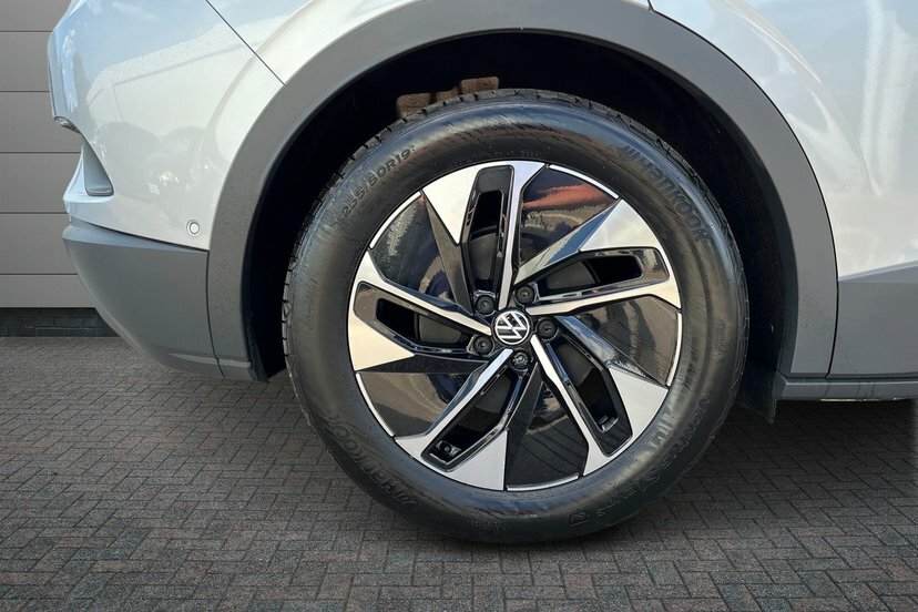Volkswagen ID.4 Pro 77Kwh Match Suv 286 Ps Silver #5