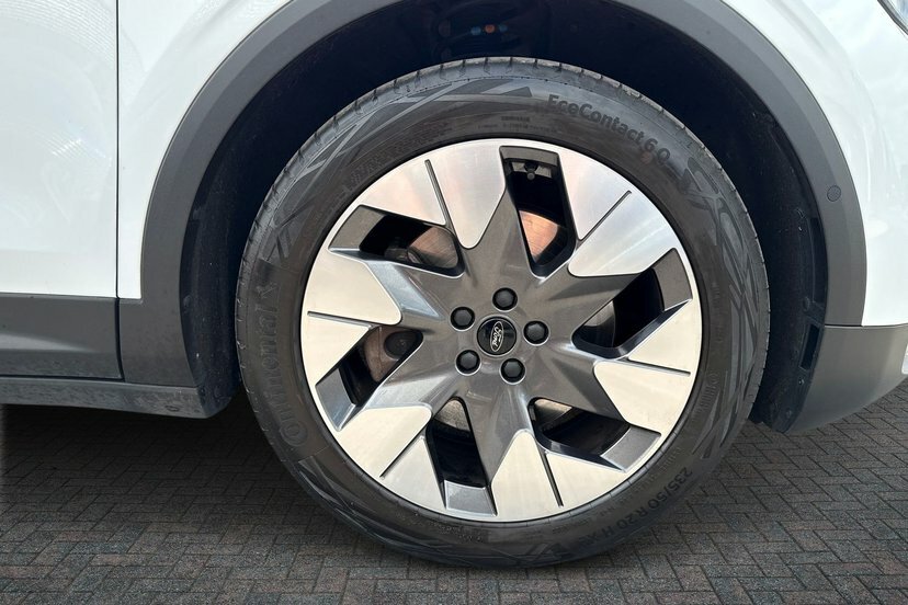 Ford Explorer Extended Range 77Kwh Premium Suv White #5