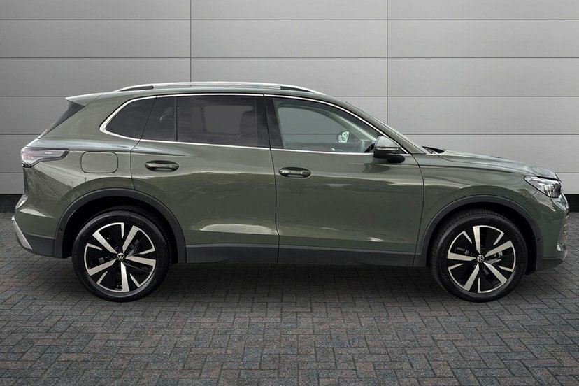 Volkswagen Tiguan 1.5 Tsi Ehybrid 19.7Kwh Elegance Suv Pl DE75RFF Green #4