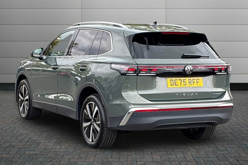 Volkswagen Tiguan 1.5 Tsi Ehybrid 19.7Kwh Elegance Suv Pl DE75RFF Green #3
