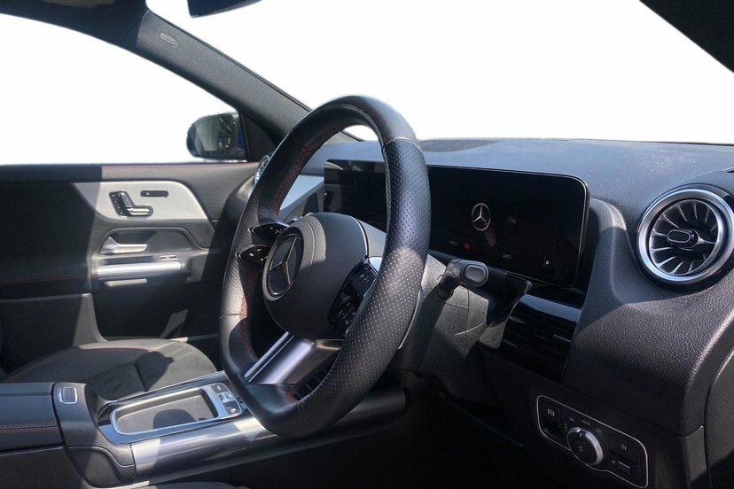 Mercedes-Benz GLA Class Gla220d Amg Line Premium Plus KS24ZBX Blue #5