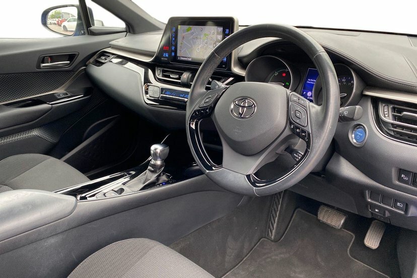 Toyota C-Hr Dynamic White #11