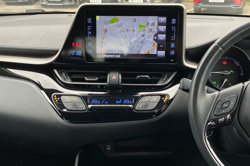 Toyota C-Hr Dynamic White #7