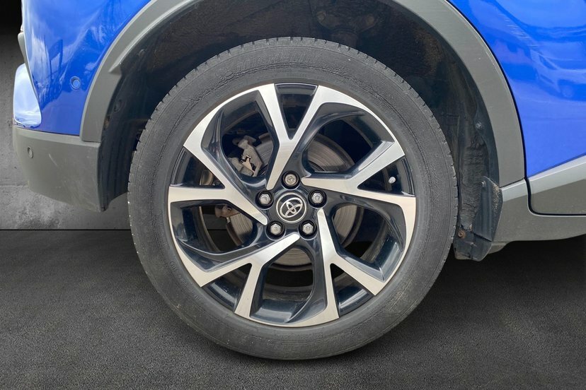 Toyota C-Hr Dynamic White #18