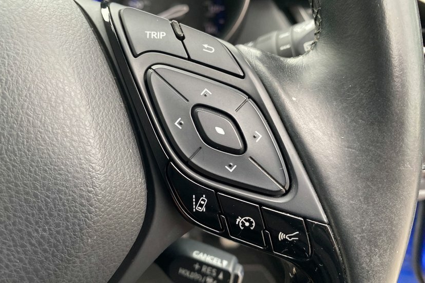 Toyota C-Hr Dynamic White #25