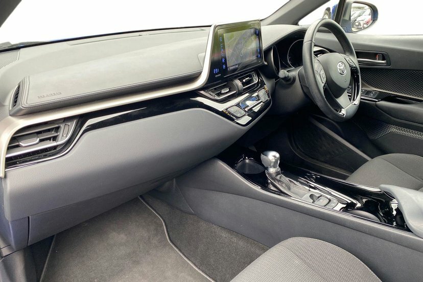 Toyota C-Hr Dynamic White #10