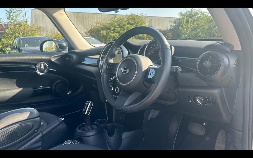 Mini Hatch 3-Door Hatch Cooper Classic EF22YGD White #6