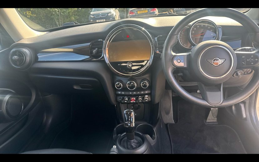 Mini Hatch 3-Door Hatch Cooper Classic EF22YGD White #4