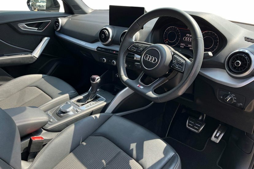 Audi Q2 1.5 Tfsi Cod 35 Black Edition Suv S Tro EK73GXA Black #6