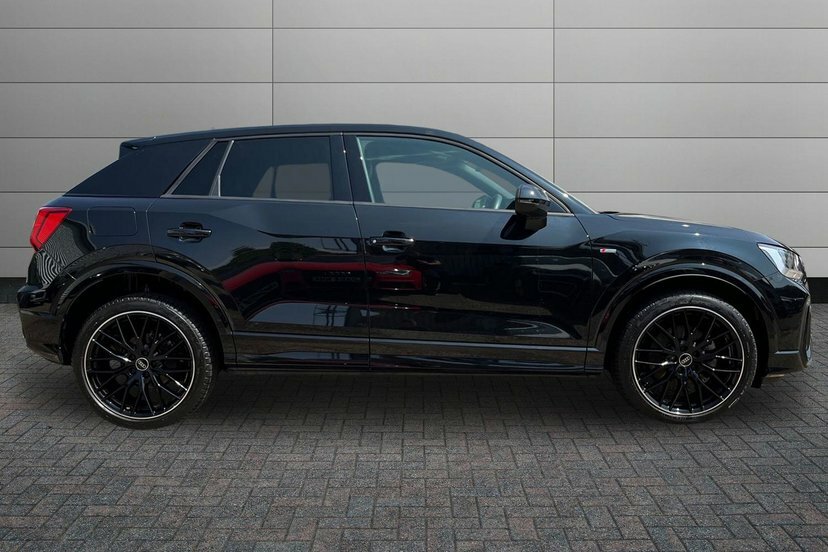 Audi Q2 1.5 Tfsi Cod 35 Black Edition Suv S Tro EK73GXA Black #4