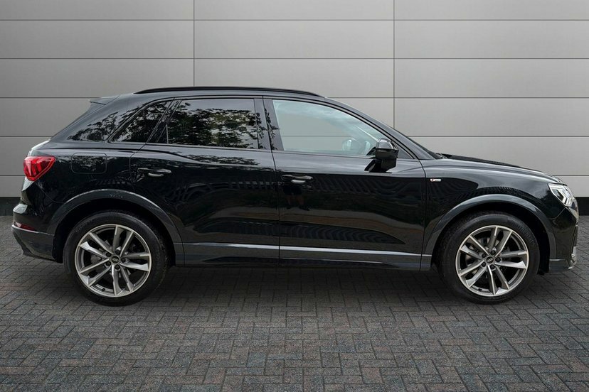 Audi Q3 1.5 Tfsi Cod 35 Black Edition Suv S Tro EO72UZX Black #4