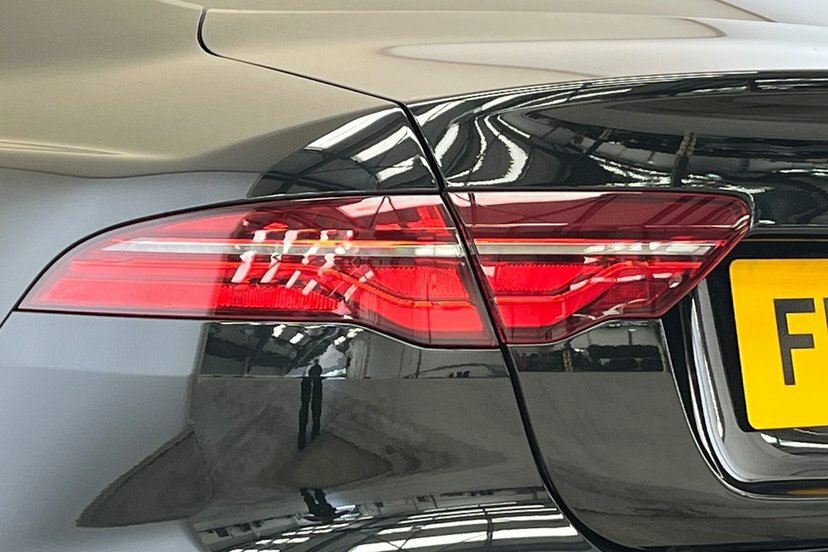 Jaguar XE D200 Mhev R-dynamic Se Black Grey #19