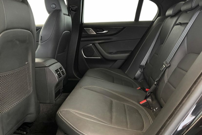 Jaguar XE 2.0 P250i R-dynamic Hse Black Saloon Au Black #4