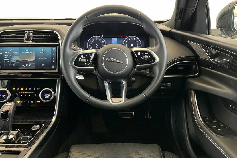 Jaguar XE D200 Mhev R-dynamic Se Black Grey #15