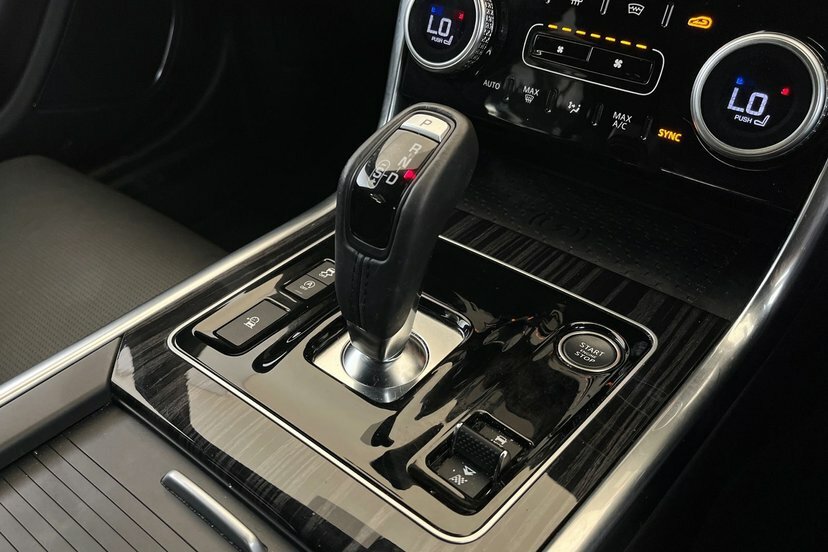 Jaguar XE D200 Mhev R-dynamic Se Black Grey #13