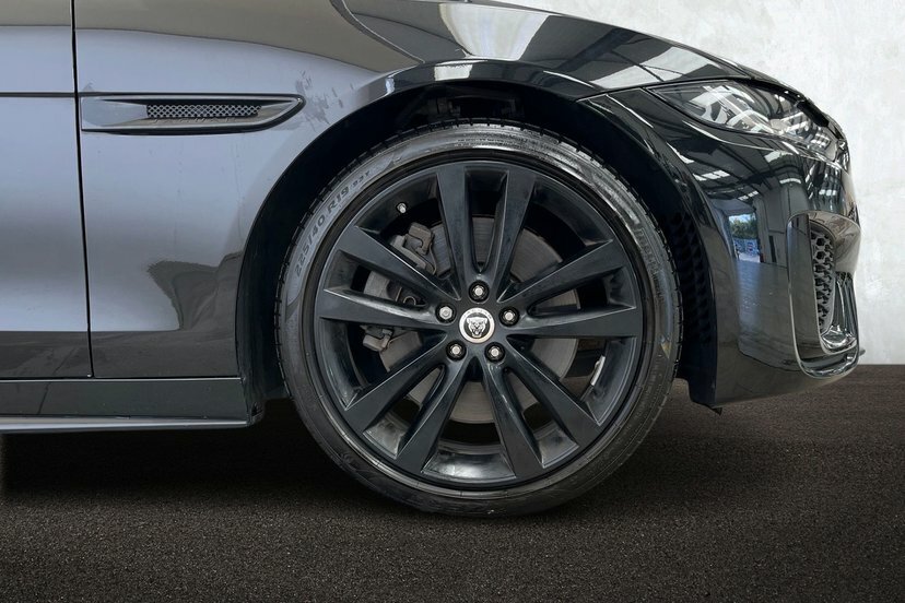 Jaguar XE D200 Mhev R-dynamic Se Black Grey #8