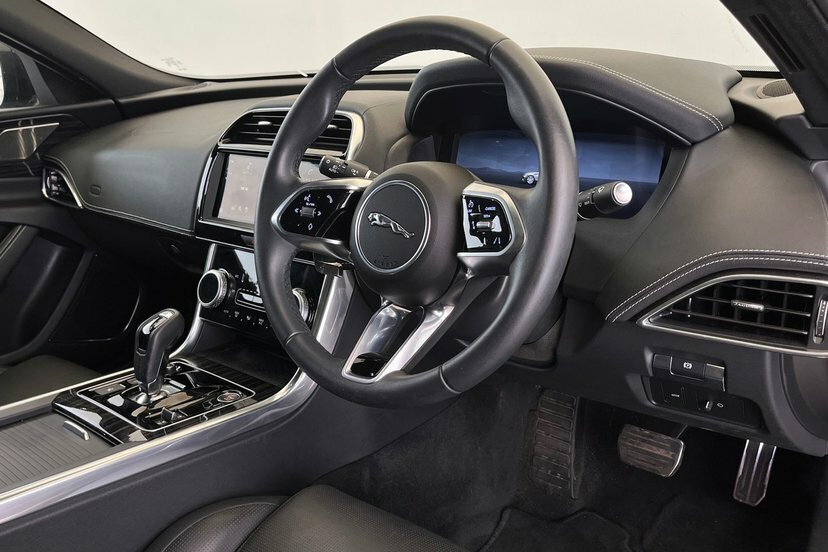 Jaguar XE D200 Mhev R-dynamic Se Black Grey #28