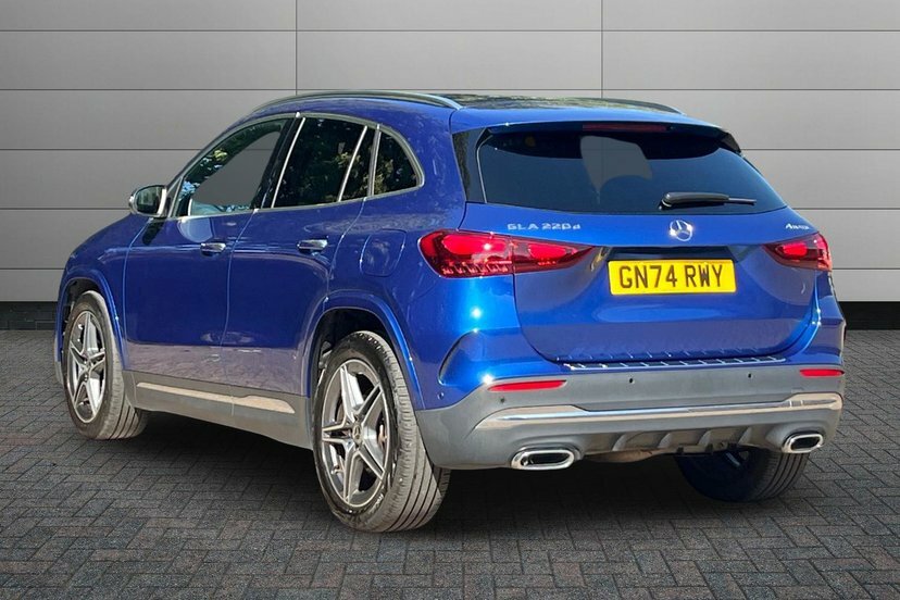Mercedes-Benz GLA Class 2.0 Gla220d Amg Line Executive Suv 4Matic Blue #2