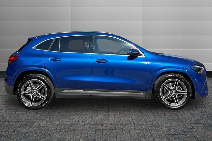 Mercedes-Benz GLA Class 2.0 Gla220d Amg Line Executive Suv 4Matic Blue #3