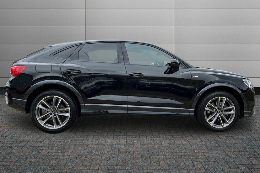 Audi Q3 1.4 Tfsie 45 Black Edition Sportback Pl Black #4