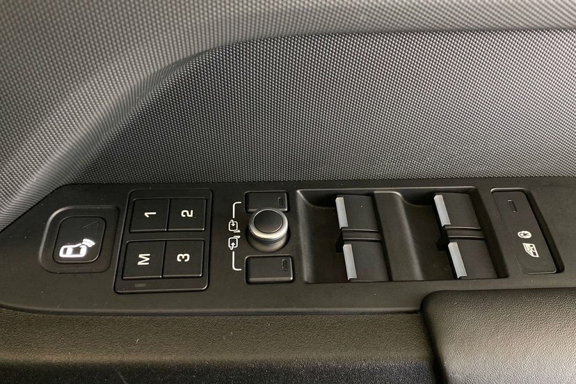 Land Rover Defender 110 X-dynamic S Grey #25