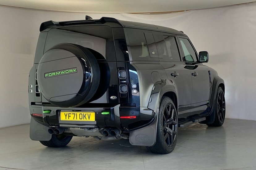 Land Rover Defender 110 X-dynamic S Grey #31