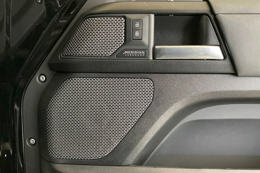 Land Rover Defender 110 X-dynamic S Grey #24