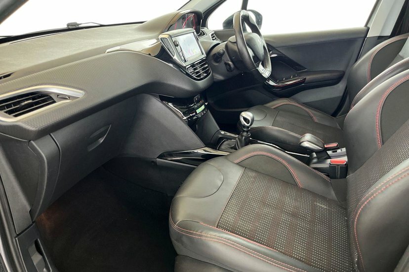 Peugeot 2008 1.2 Puretech Gt Line Grey #2