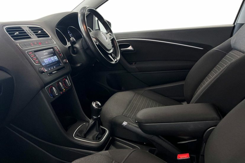 Volkswagen Polo 1.2 Tsi Bluemotion Tech Match Edition Hatchback White #2